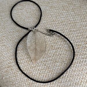 Free with any purchase! Add to bundle *Elegant Silver Leaf Pendant Necklace